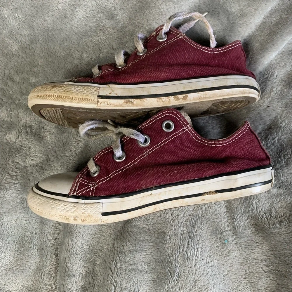 Kid's Converse Tennis Shoes